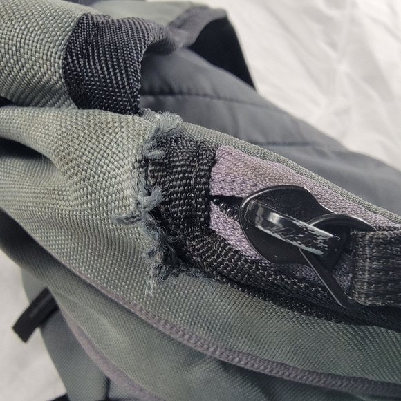 Nike Gray Backpack Lightweight Casual Outdoors School Collage Travel - Picture 12 of 12